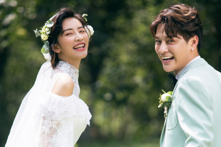 每5辆电动汽车就有2个充电桩，我国建成全球最大电动汽车充电网络