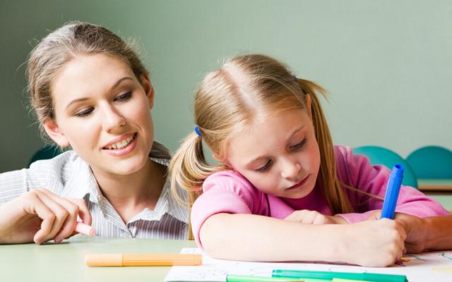 外交部发言人就泰国宪法法院裁决佩通坦总理解职答记者问