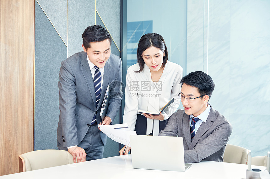 重拳整治电动车乱停乱放