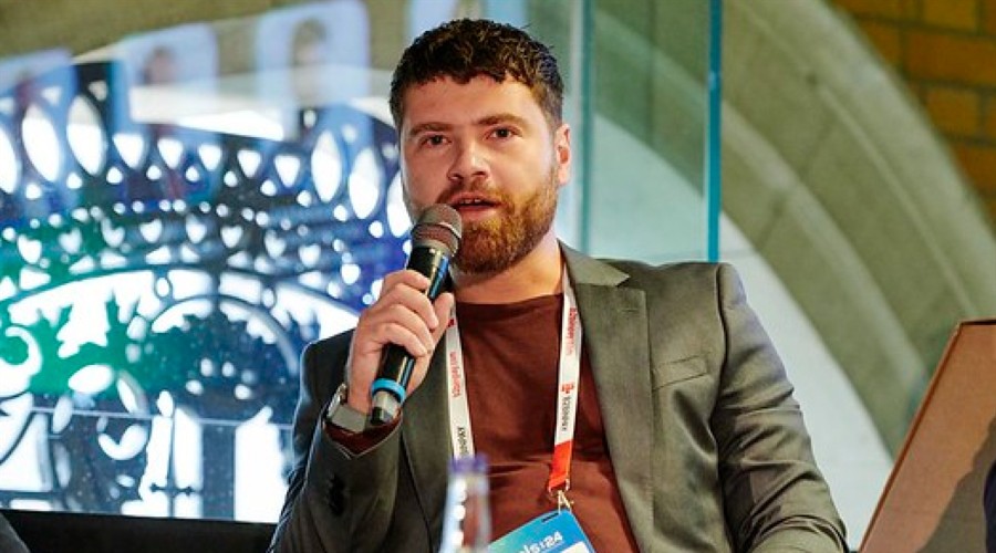 照亮赶考路，燃点梦想光